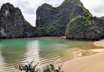 Vung Vieng Floating Village - Titov Island Or Trinh Nu Area