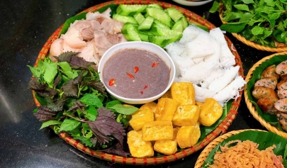 Bun Dau Mam Tom, Un Plat Traditionnel Du Vietnam Avec Une Saveur Intense