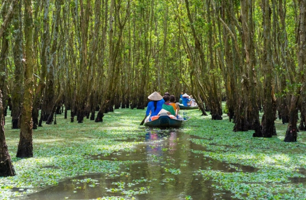 Sur Les Eaux Du Delta Du Mekong