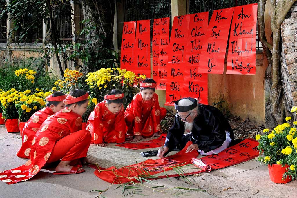 Fête Du Têt, La Plus Grande Fête Traditionnelle Au Vietnam