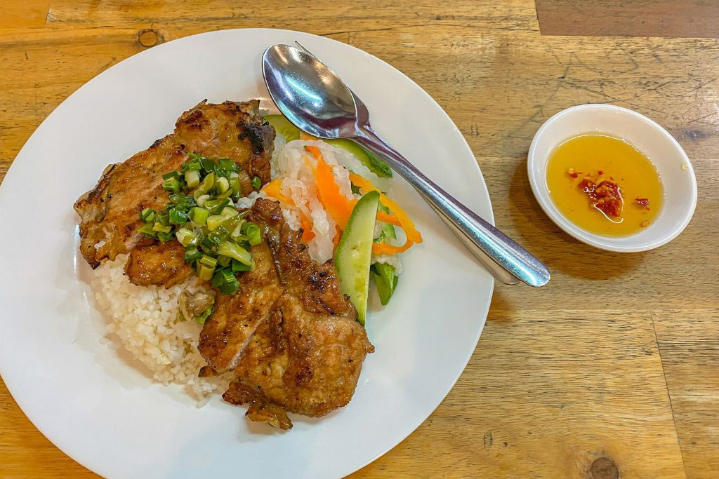 Cơm Tấm, Le Plat De Riz Dont Les Habitants De Saigon Sont Fiers