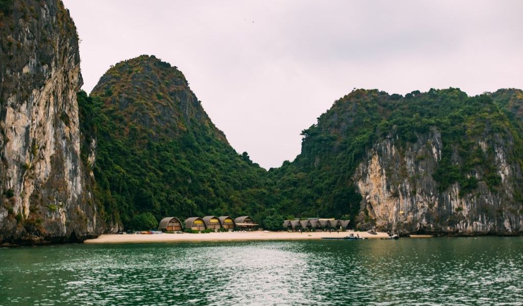 Lan Ha Bay - The Majestic Beauty Of Vietnam's Stunning Paradise