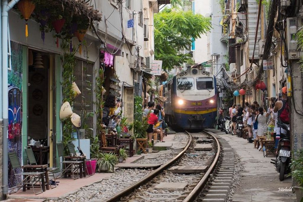 Découverte De La Rue Du Train à Hanoï : Un Lieu à Ne Pas Manquer