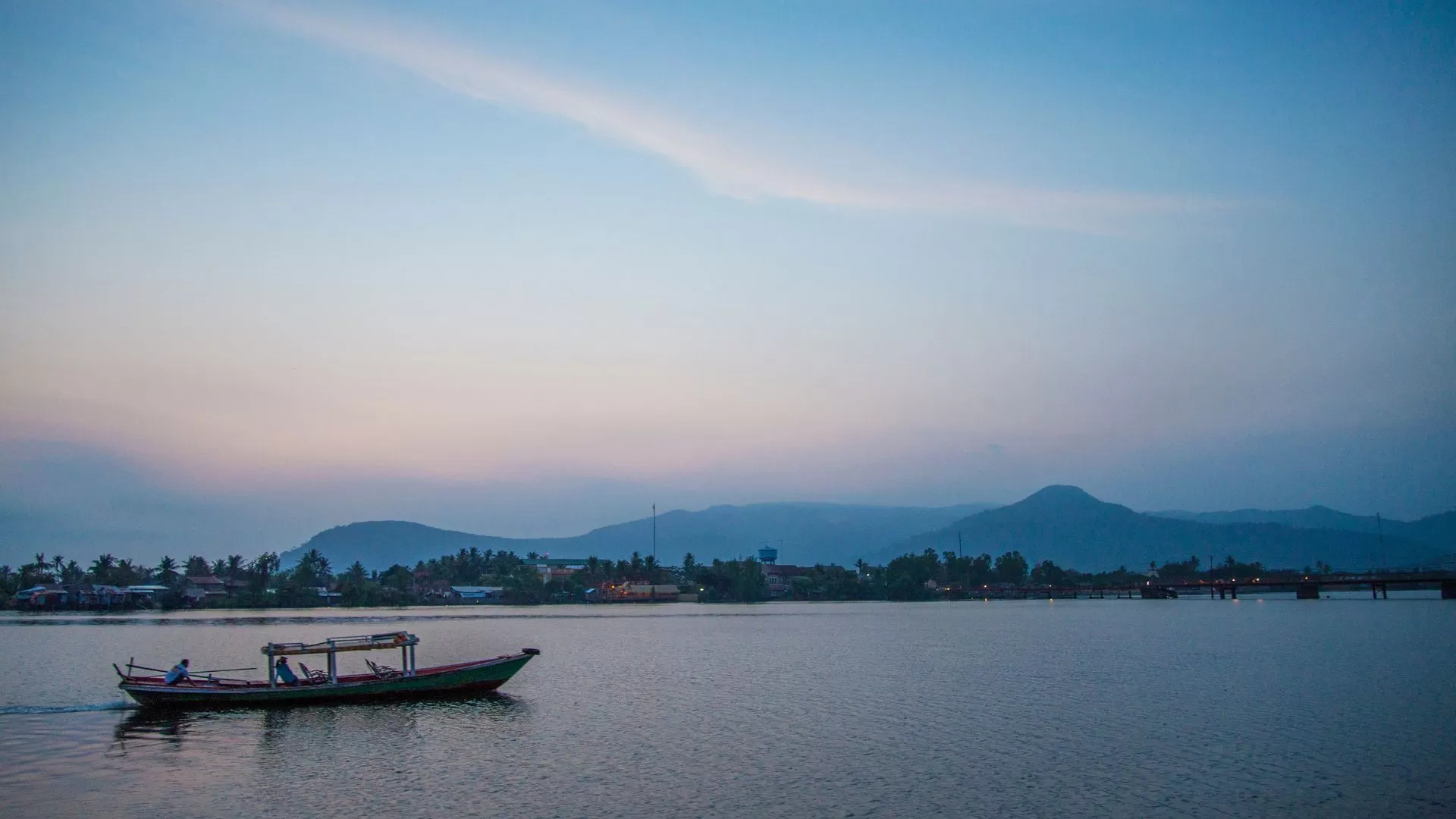 Bateau au bord de la rivière Kampot