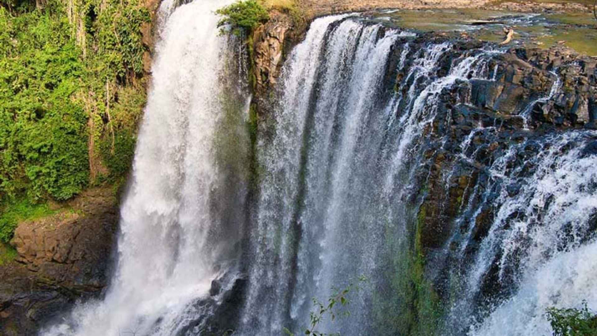 Bousra waterfall
