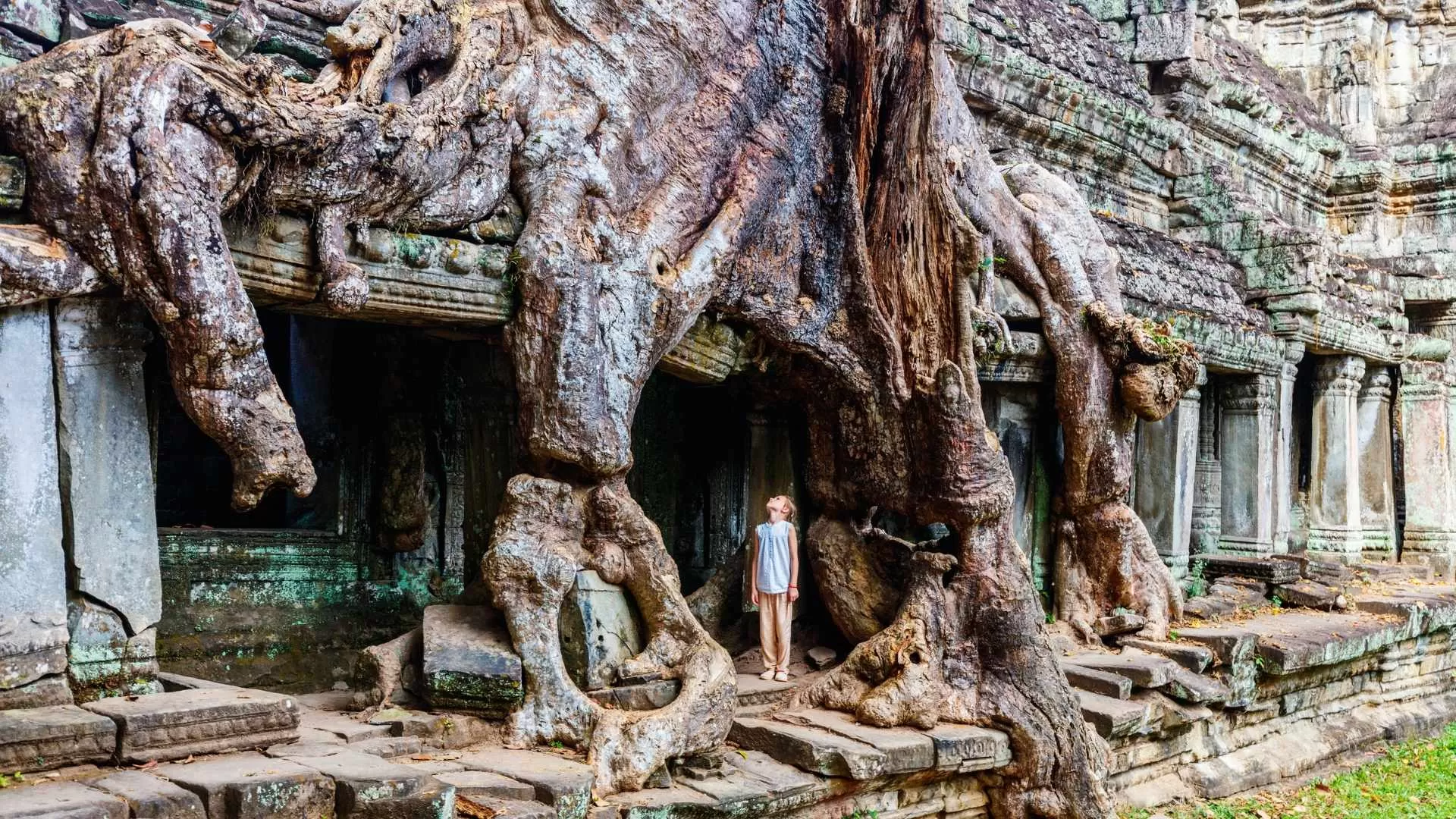 Temple Preah Khan – Un temple ancien aux sculptures détaillées et passages cachés.
