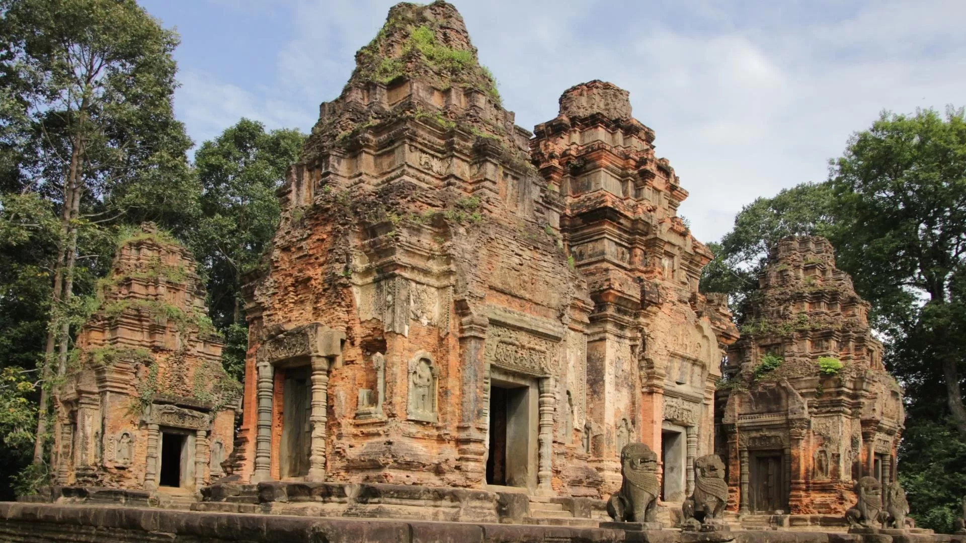 Le groupe Rolous – Temples khmers anciens illustrant l'architecture angkorienne primitive.