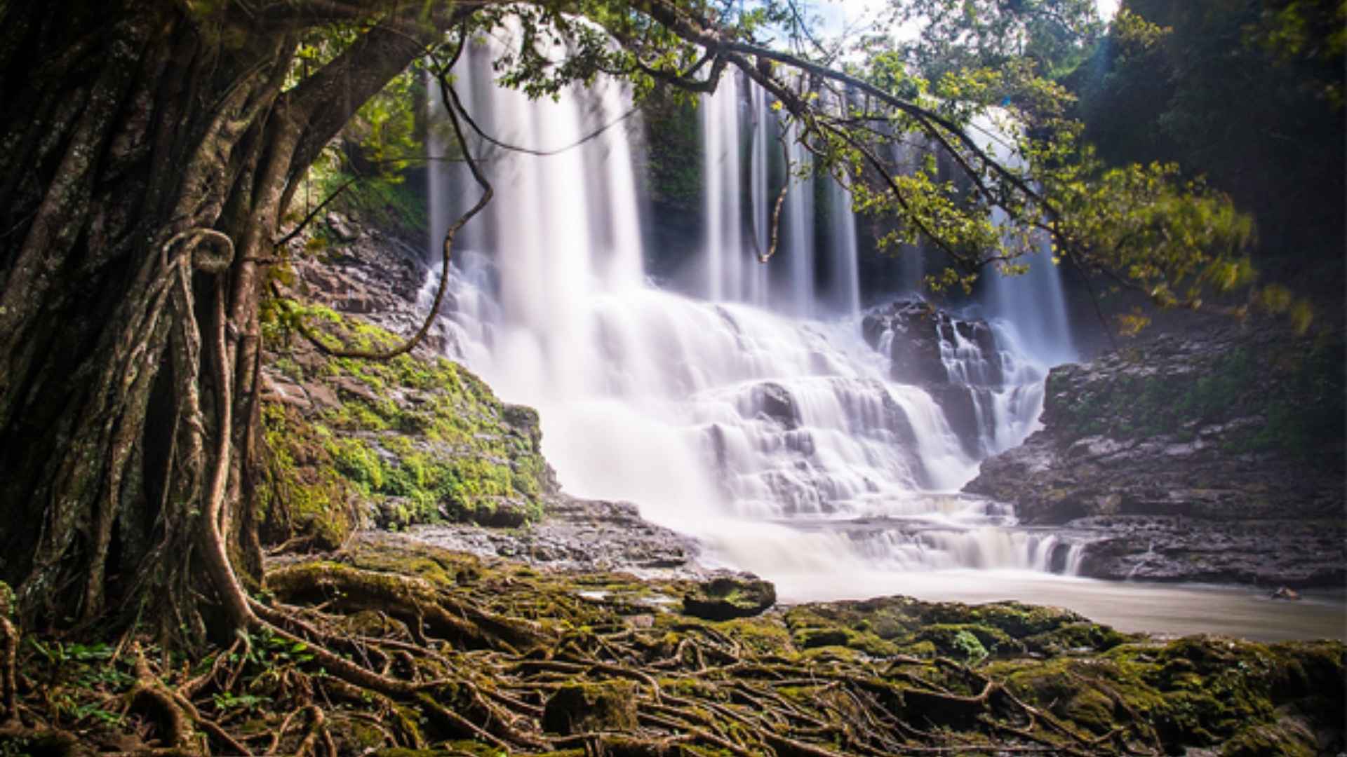 Bousra waterfall