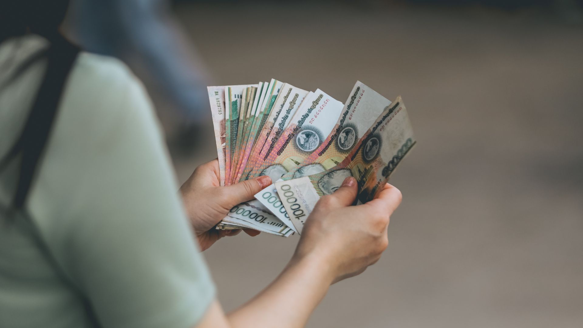 Currency exchange in Laos