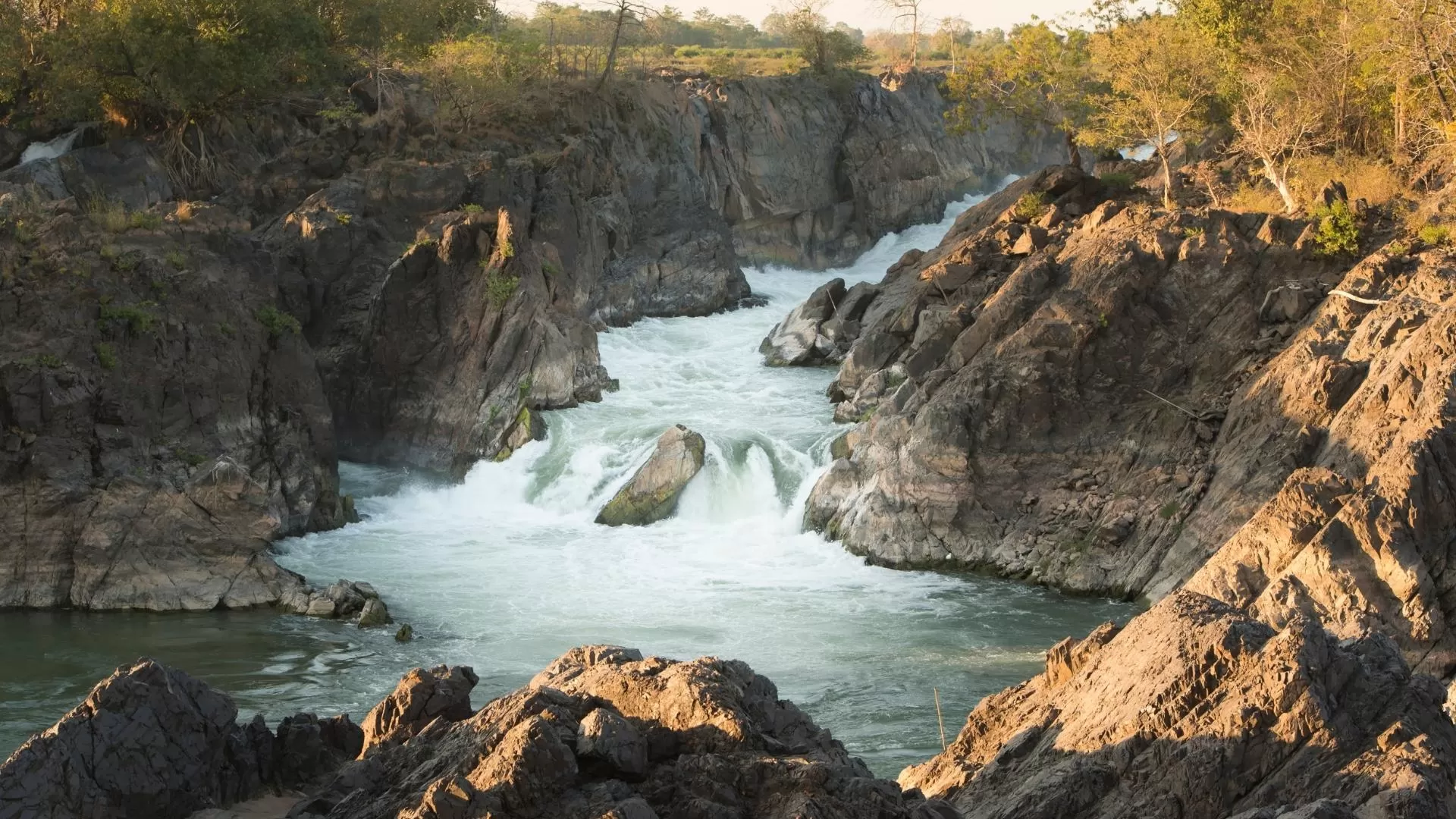 Li Phi Waterfalls
