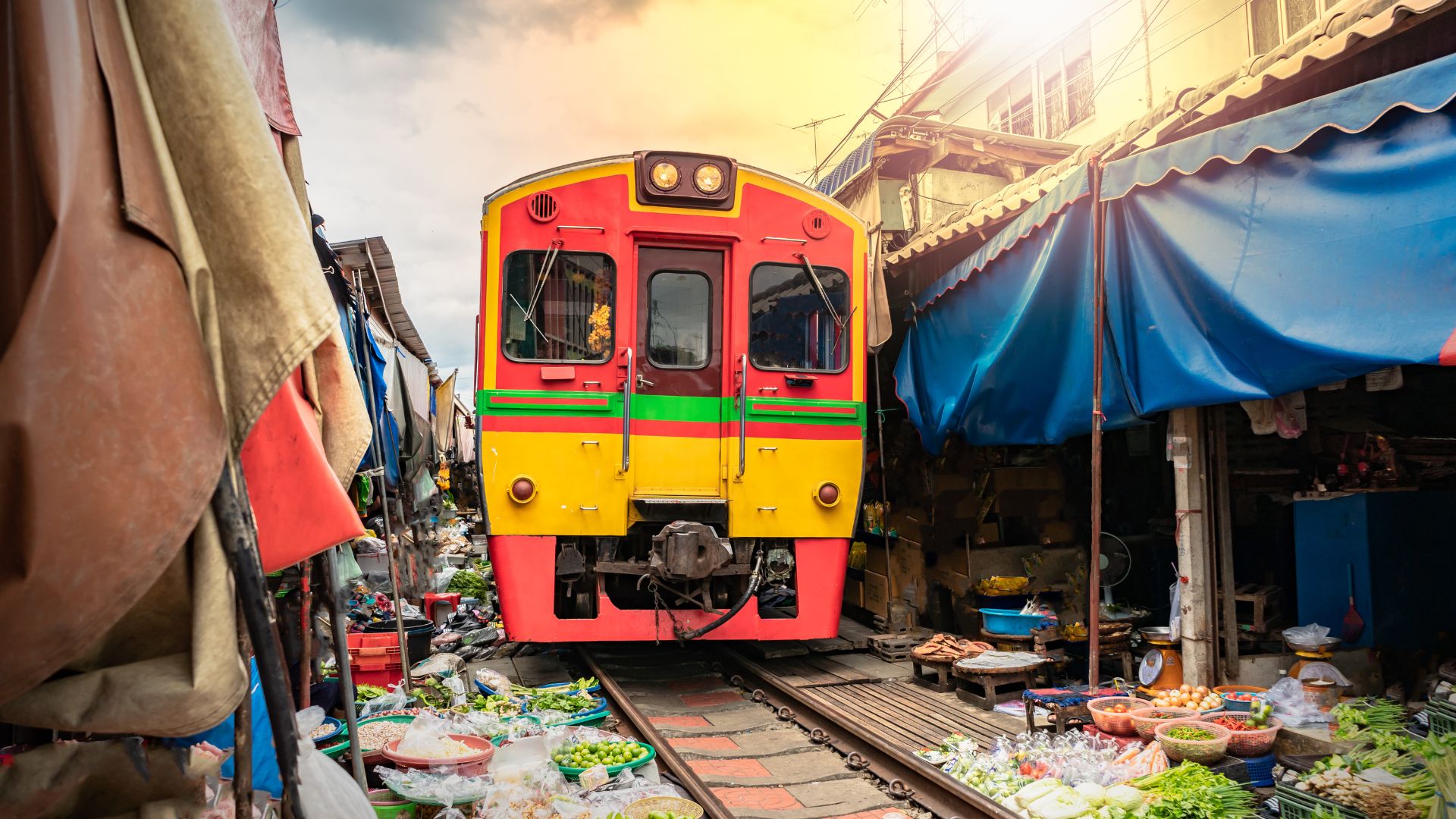 Marché ferroviaire de Maeklong