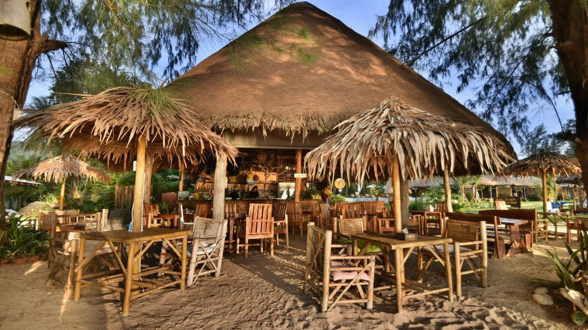 Lym’s Bar & Restaurant 