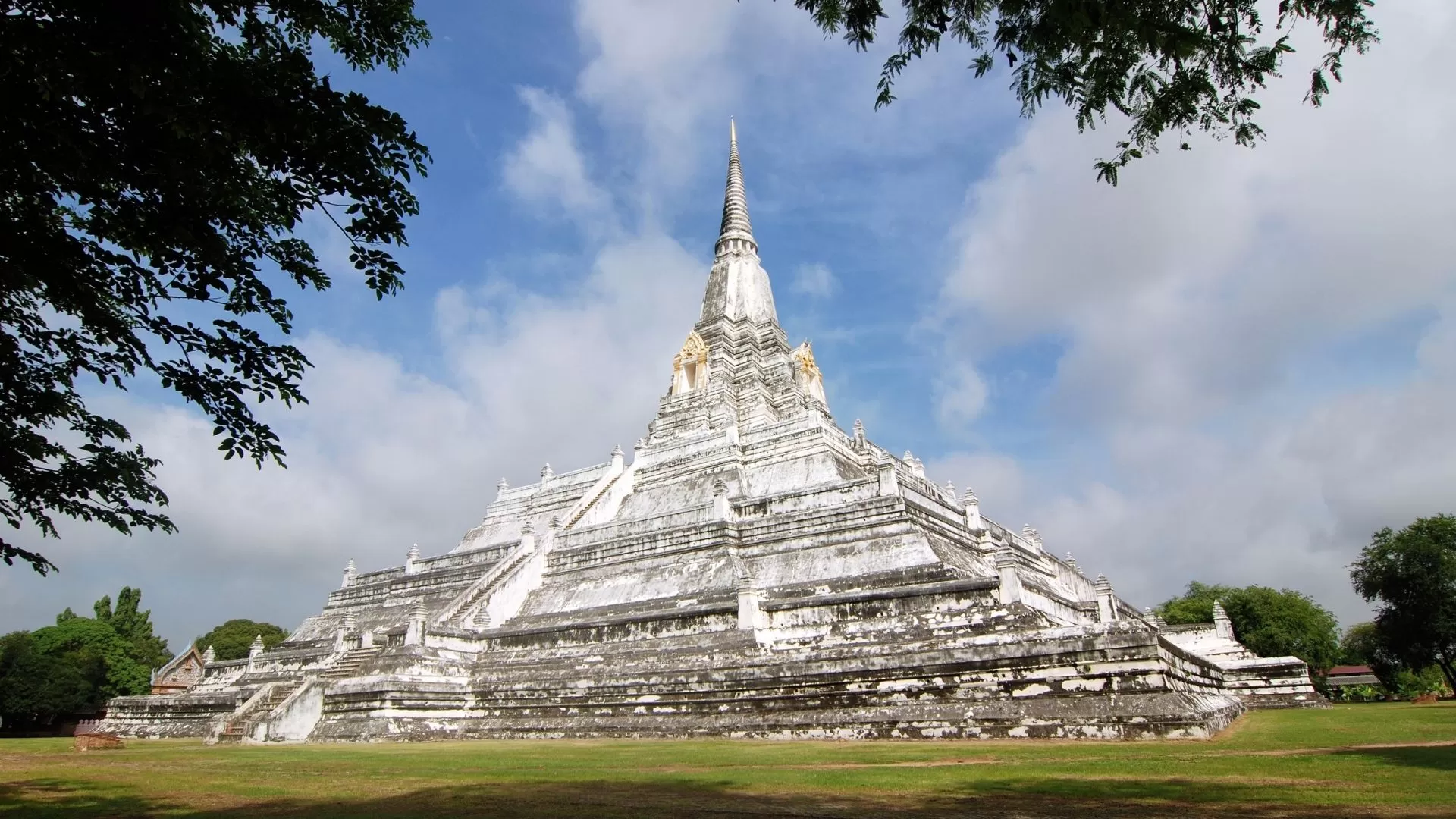 Wat Phu Khao Thong