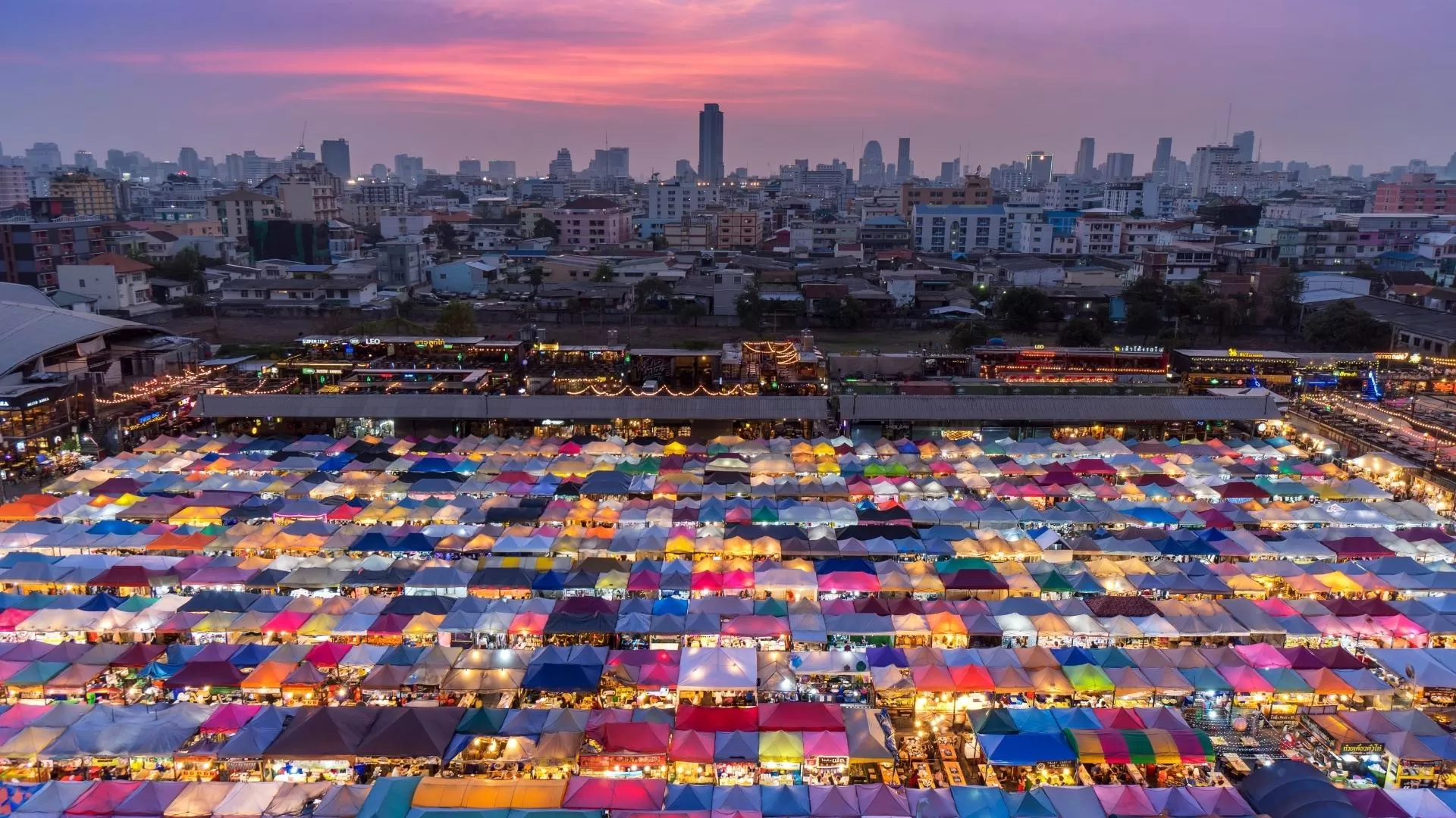 Ratchada Rot Fai Train Market