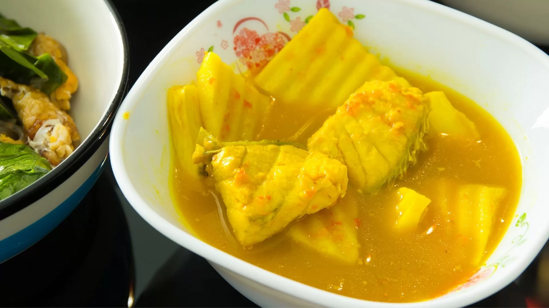 Sour Spicy Fish Curry (Kaeng Som)
