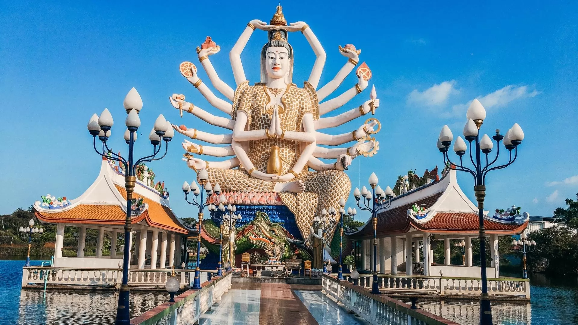 Wat Plai Laem