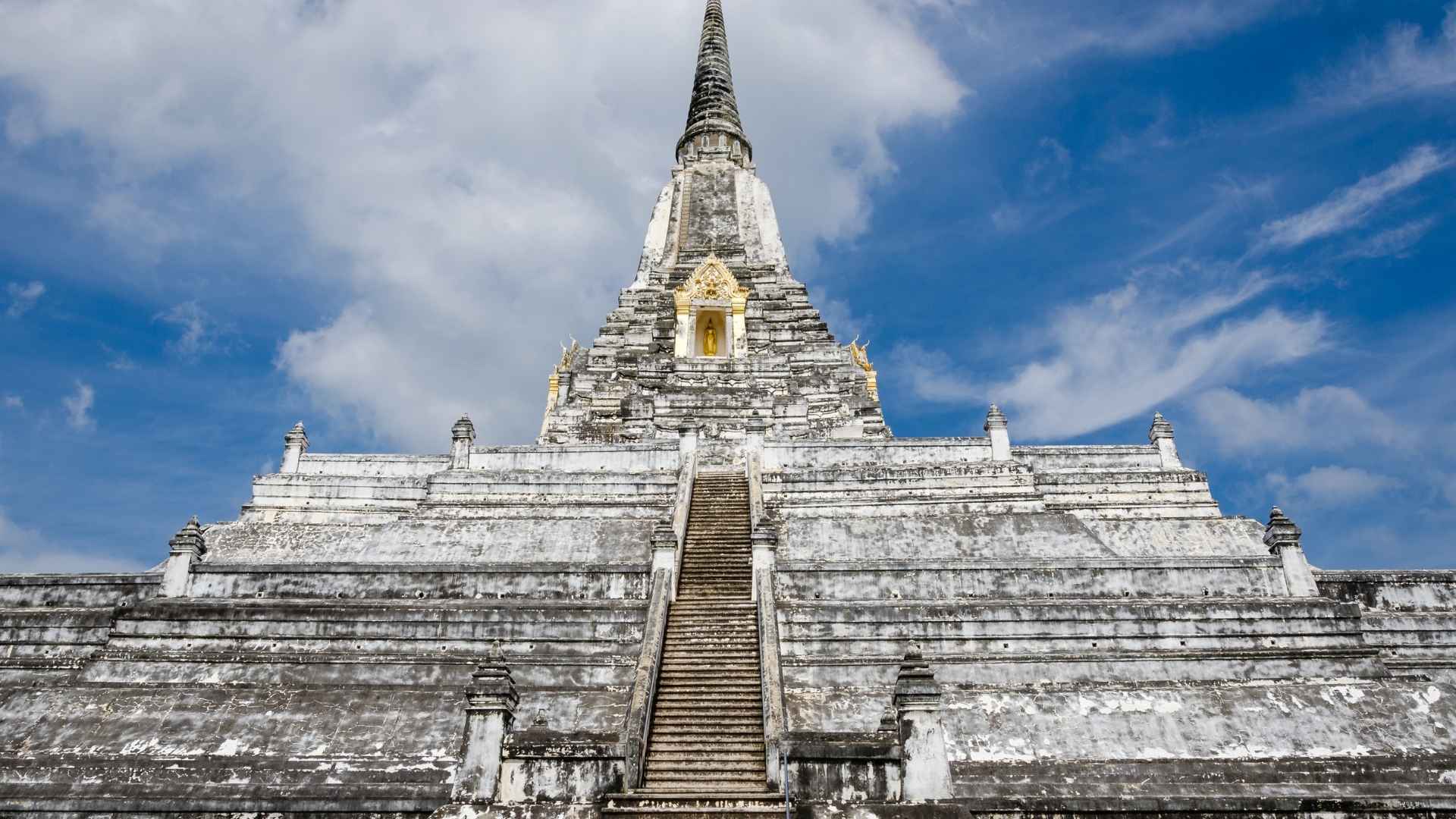 Wat Phu Khao Thong