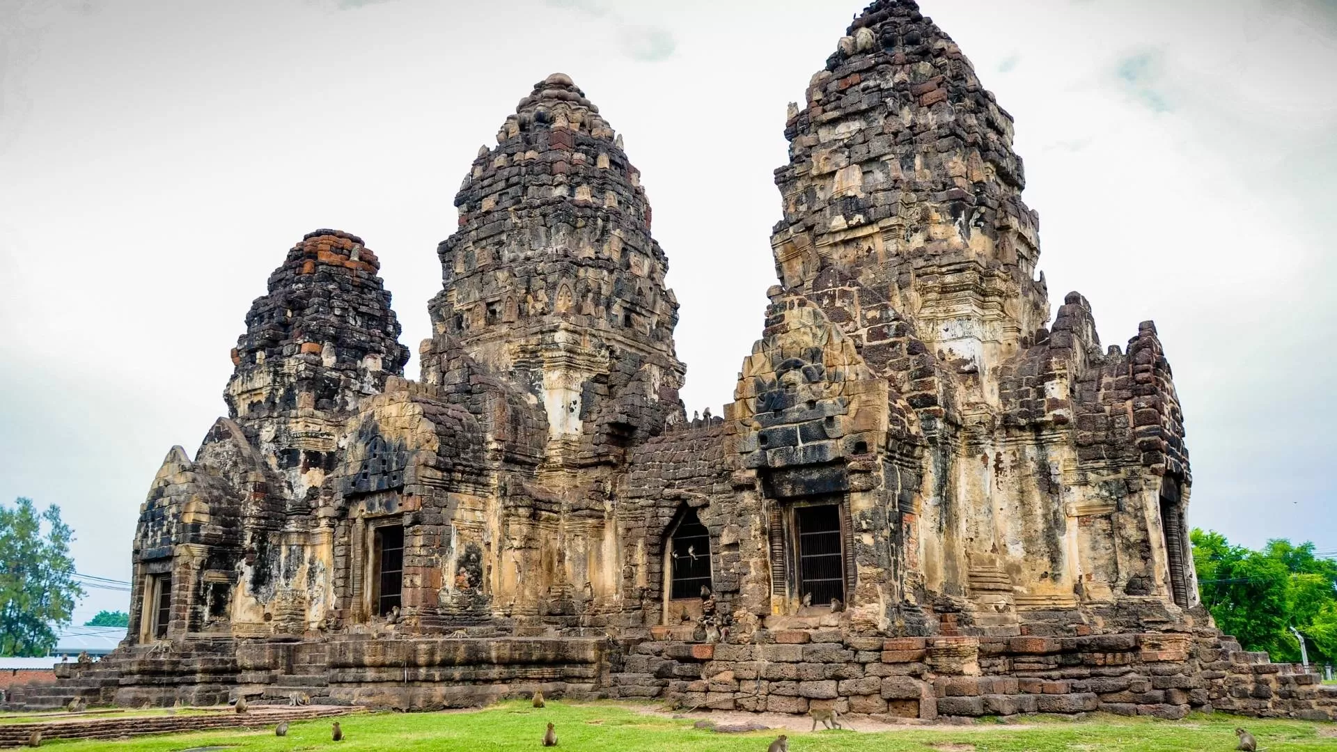 Phra Prang Sam Yot