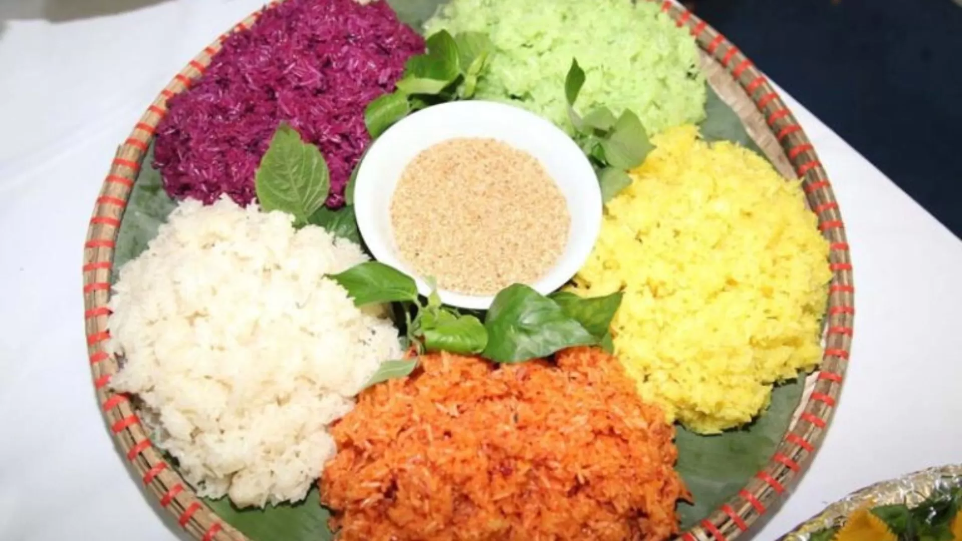 Le riz gluant aux cinq couleurs