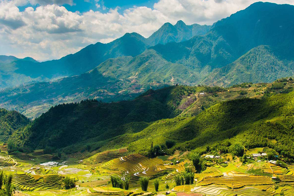 Mist-covered mountains in Sapa