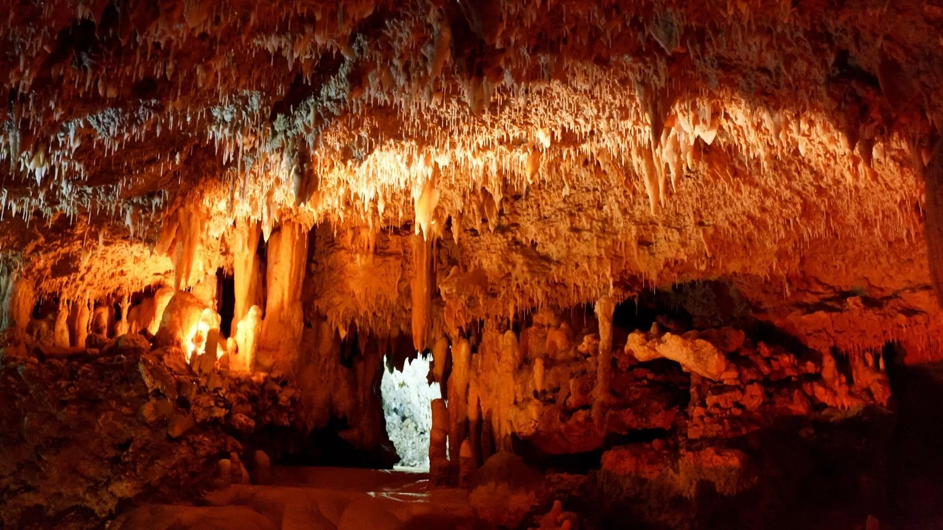 Nguom Ngao cave