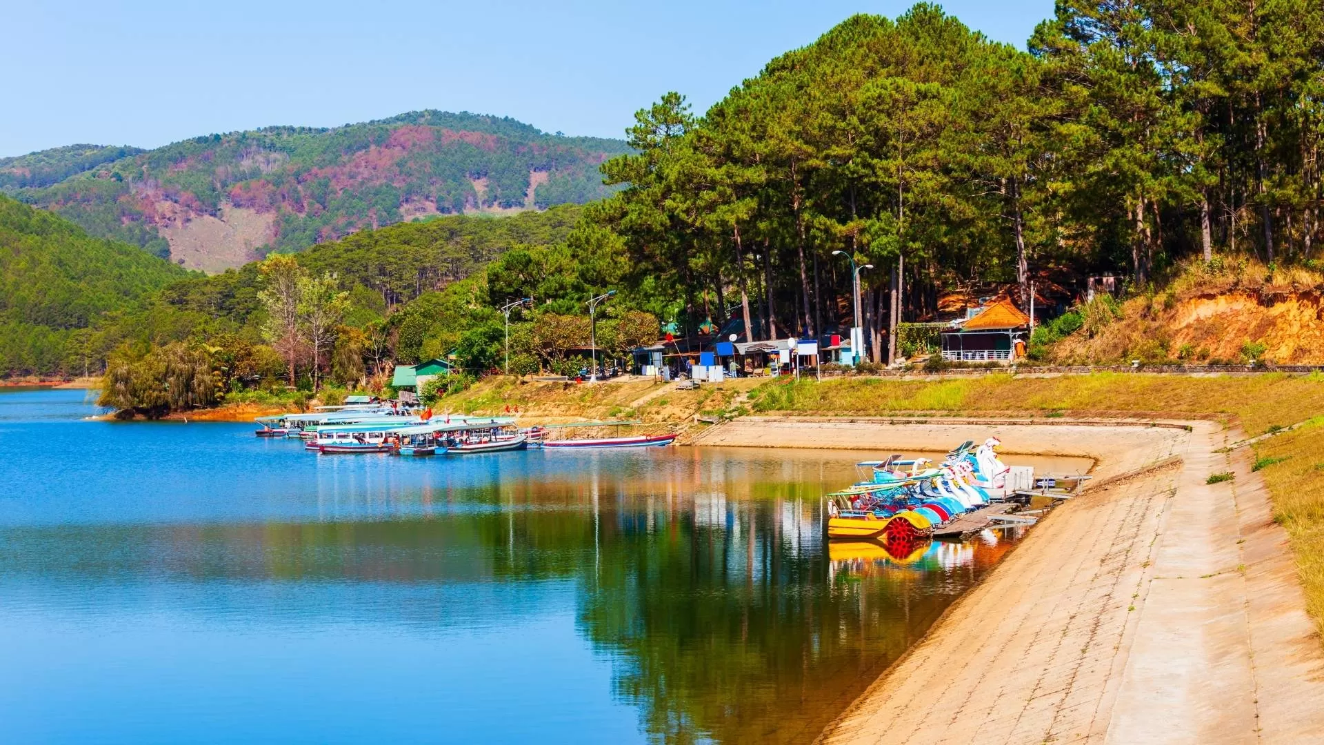 Tuyen Lam Lake