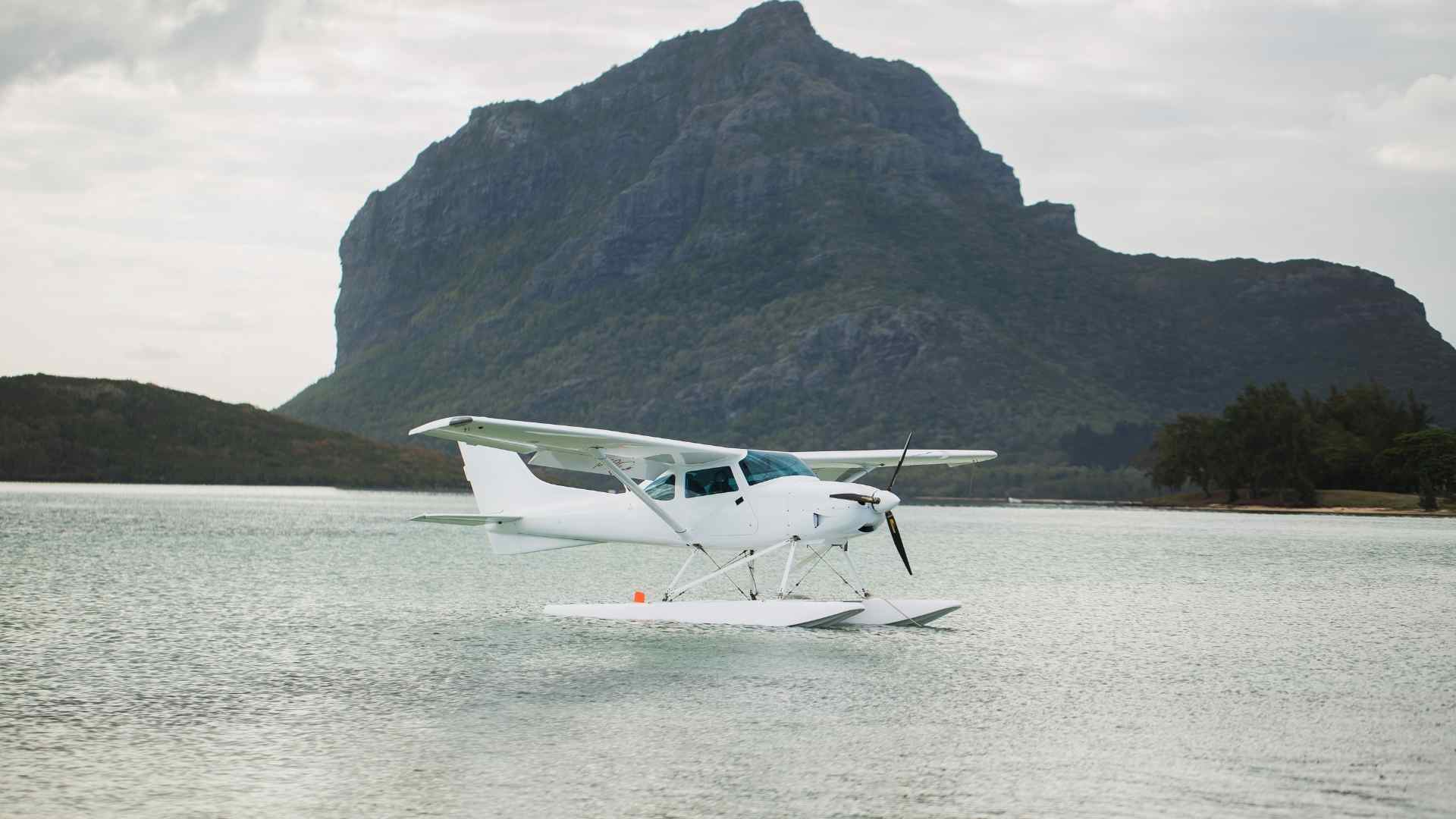 Explore beautiful landscapes by sea plane