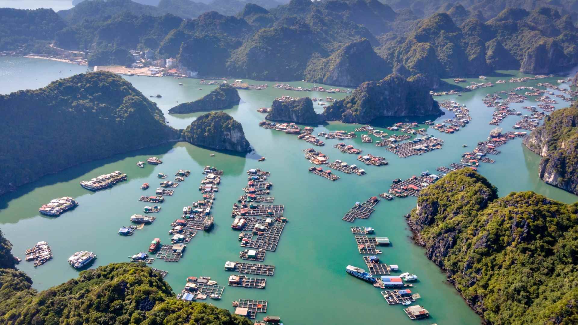 The floating fishing village of Vung Vieng