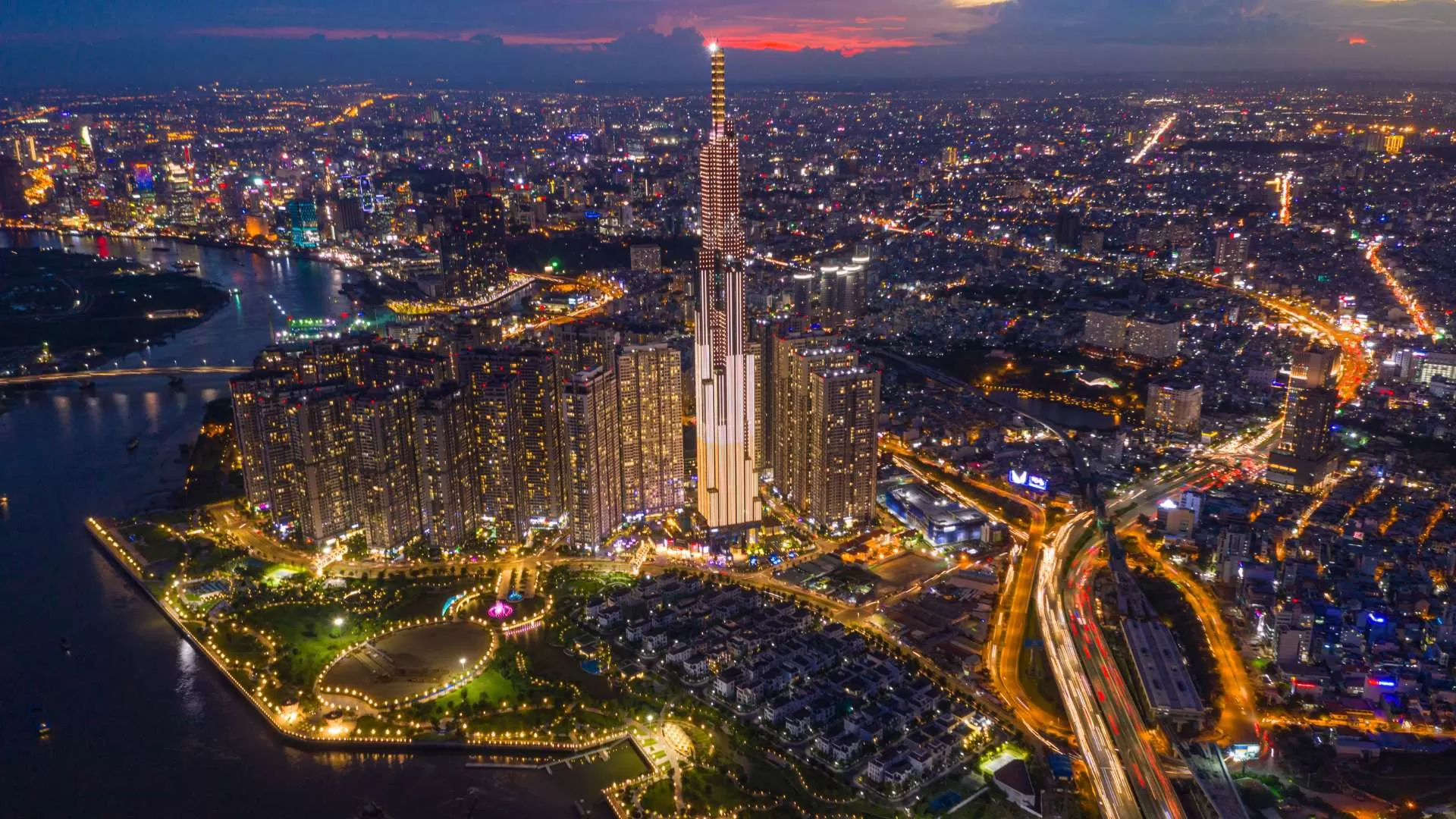 The beauty of Ho Chi Minh at night