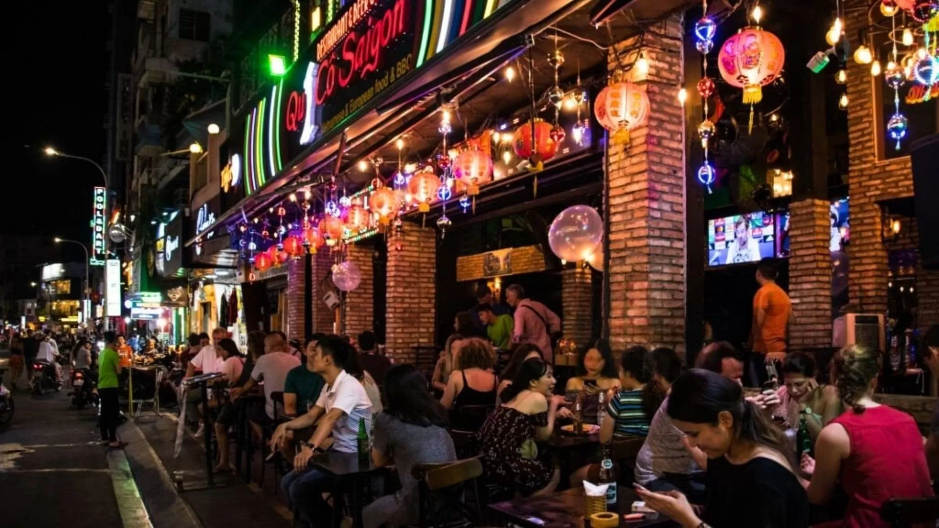 Discover street food in Vietnam