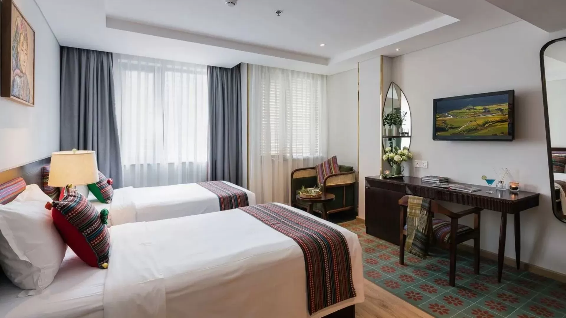Au Lac Legend Hotel