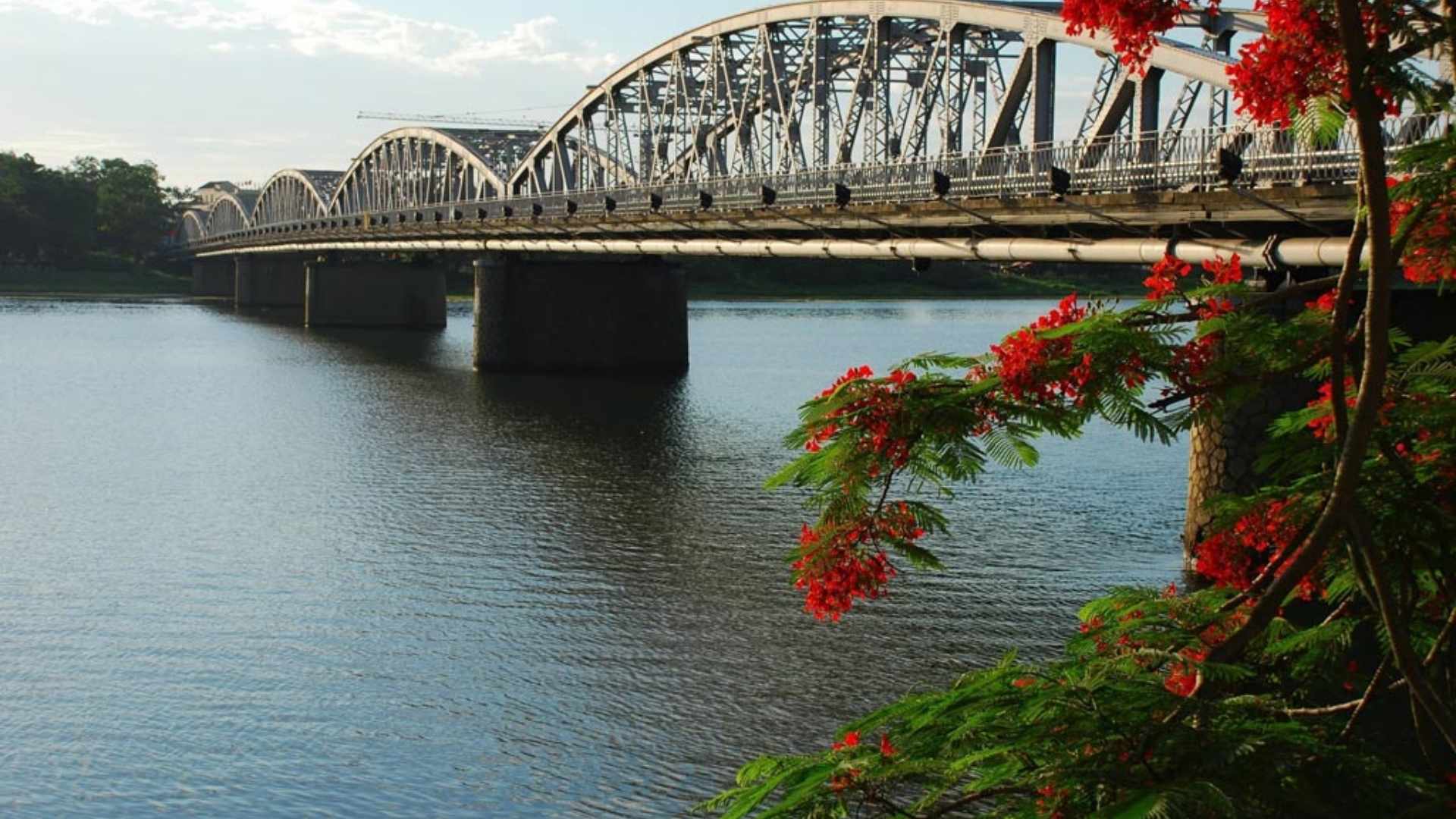 Hue - Perfume river