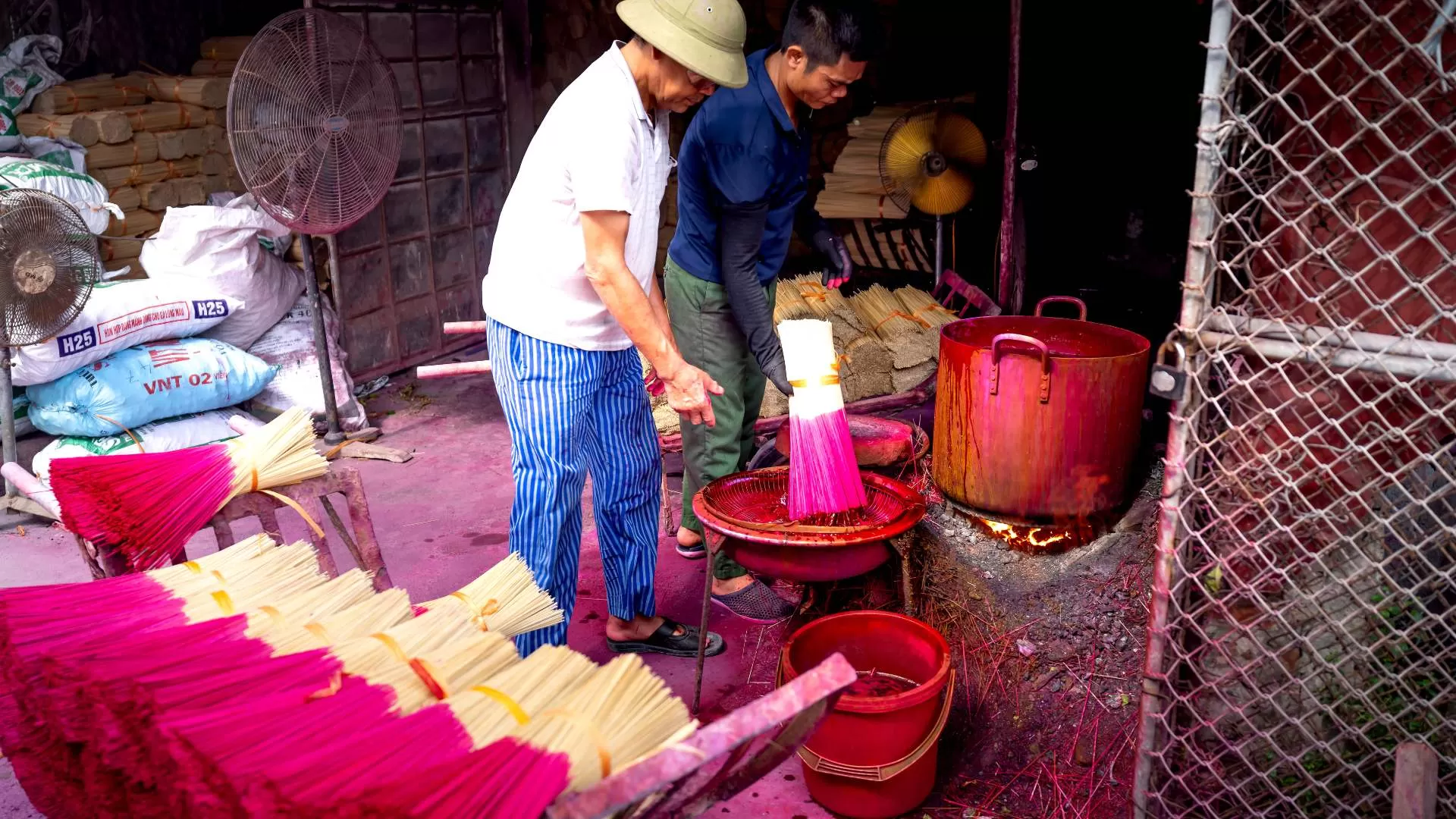Fabrication des encens à Hué