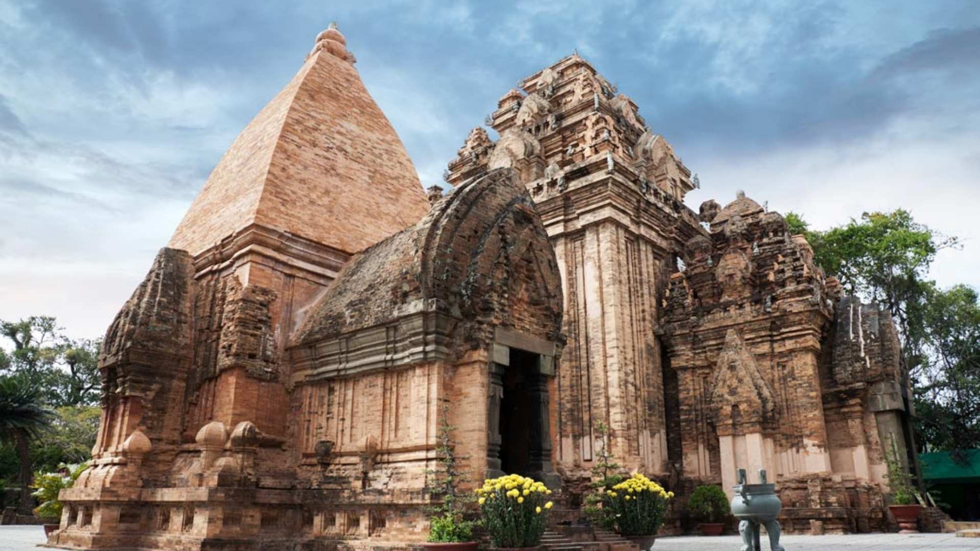 Po Ngar Cham Towers