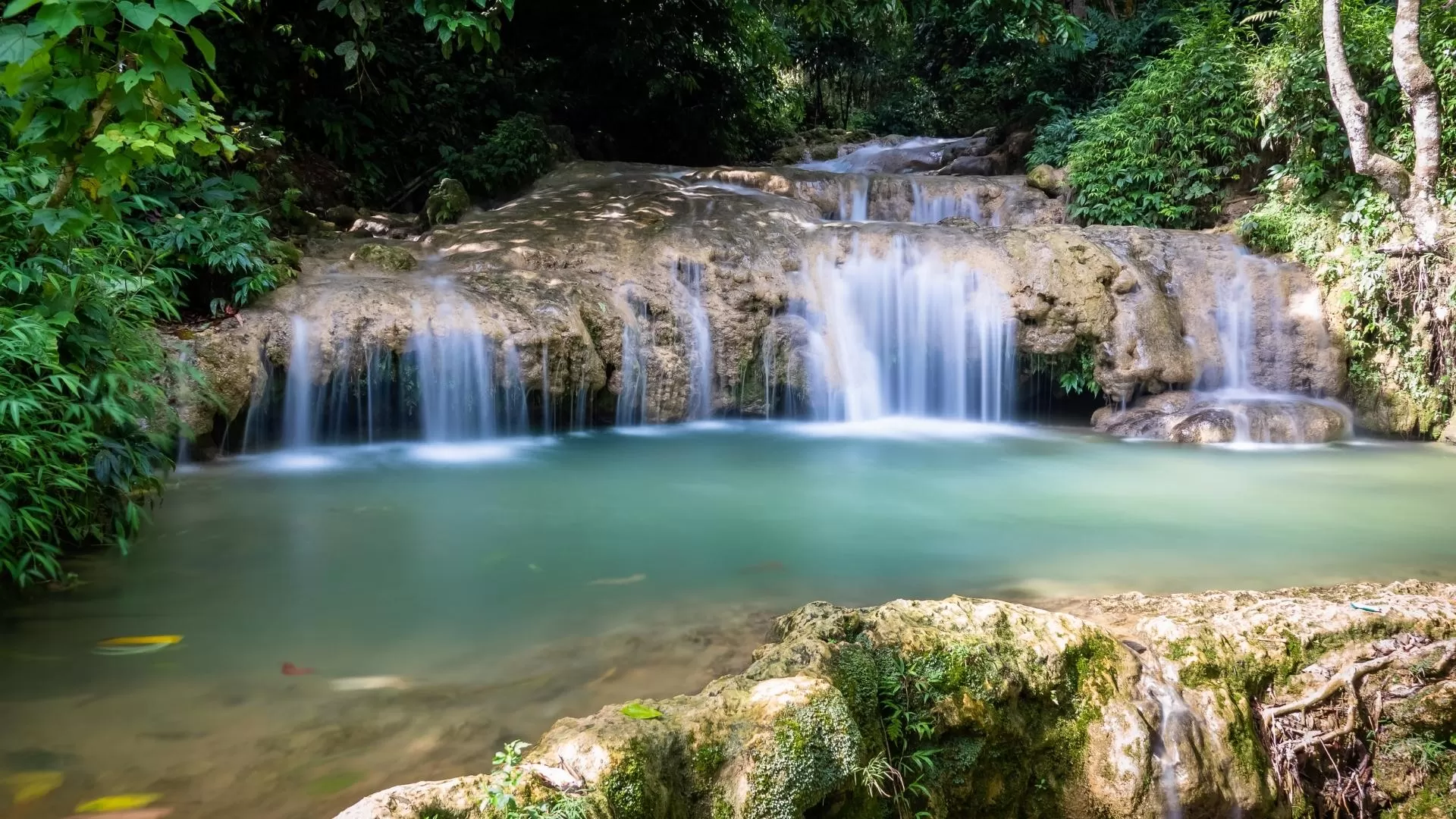 Baignade à la cascade de Hieu