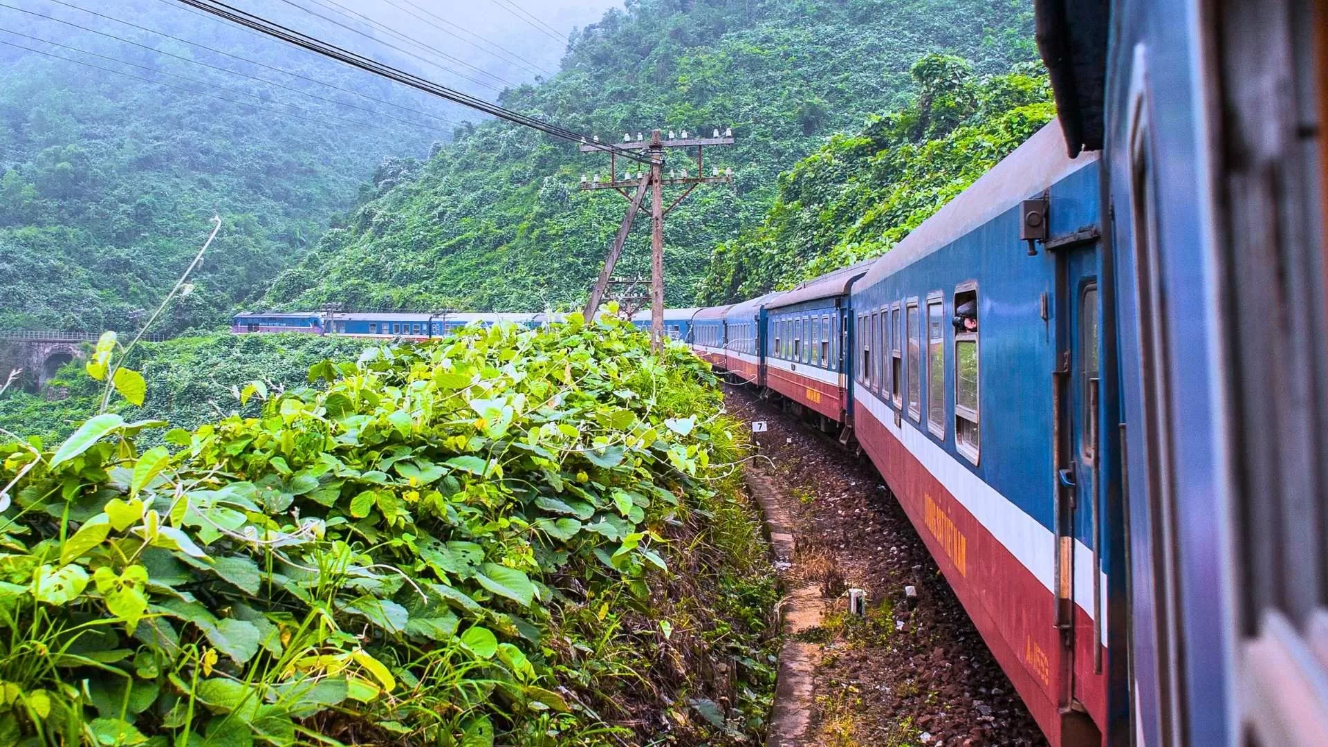 Vietnam train for Hanoi to Ninh Binh