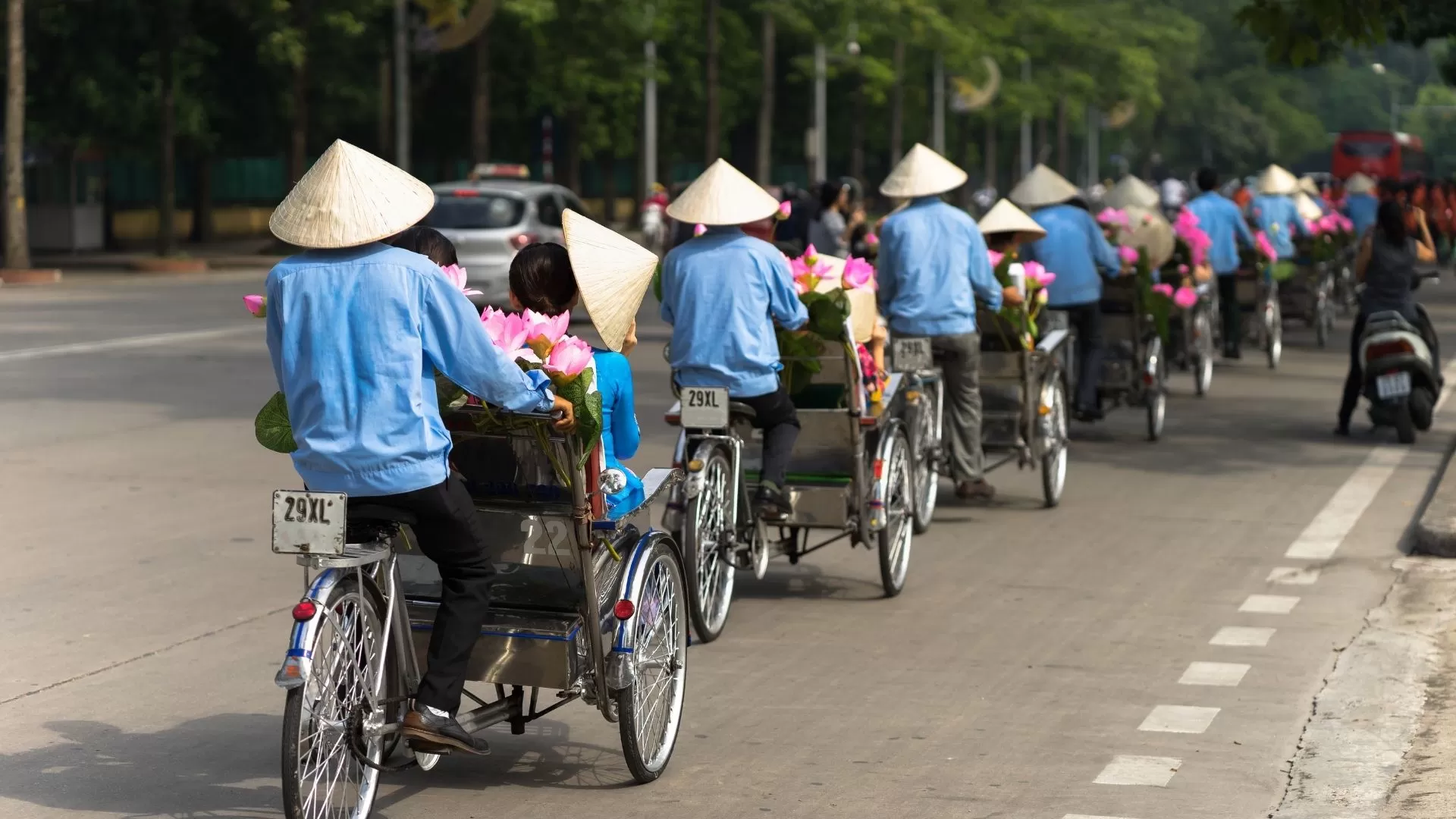 Explore Hanoi by cyclo for family