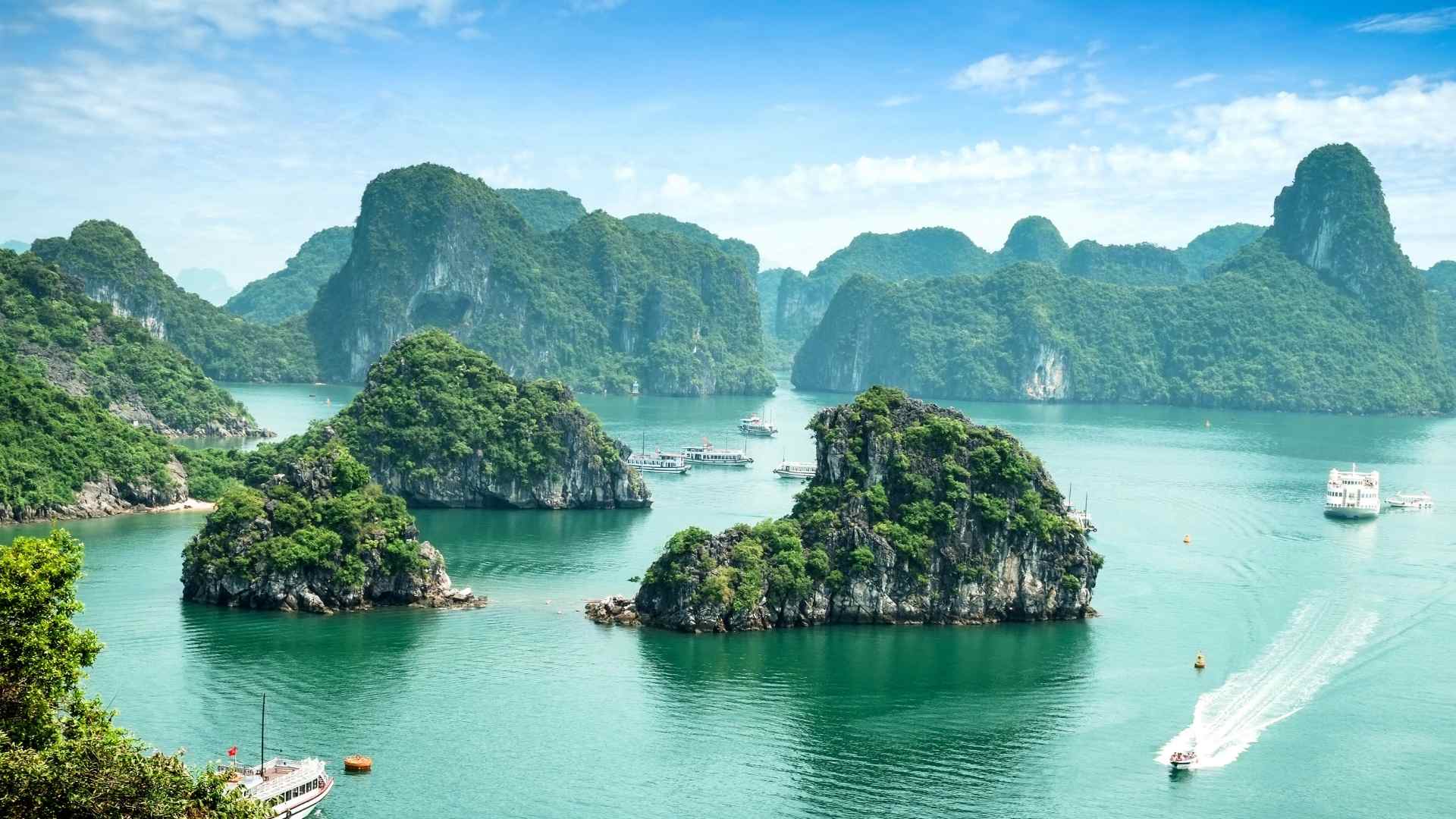 Halong bay - UNESCO World Heritage Site