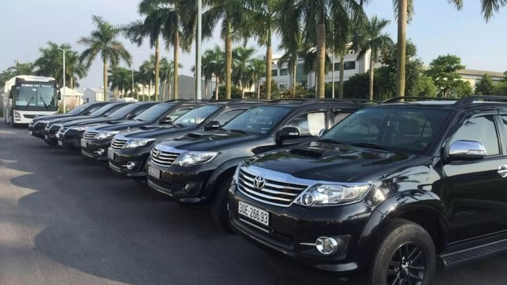 Private car - Option 1 from Hanoi to Halong