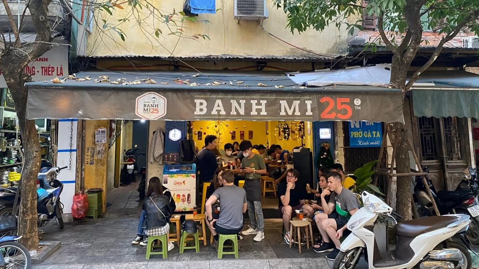 Banh mi 25 - Best place to try 