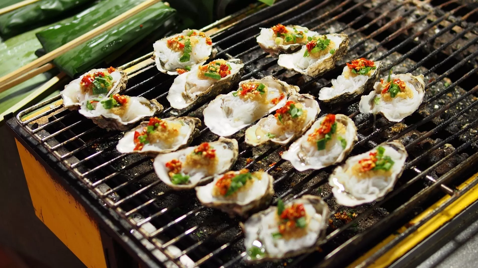 Huîtres grillées à l’huile de ciboulette
