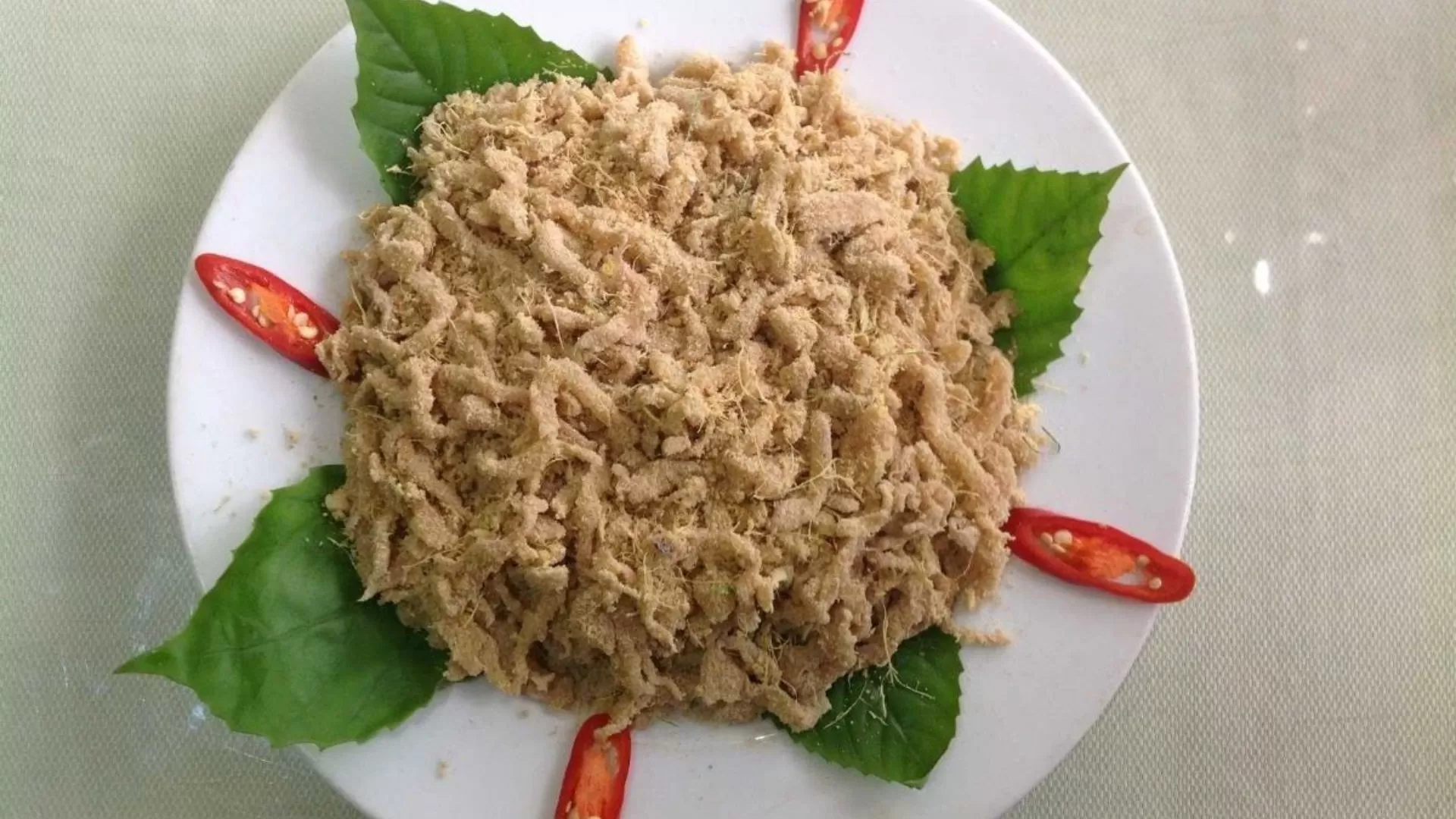 Salade de poisson cru fermenté