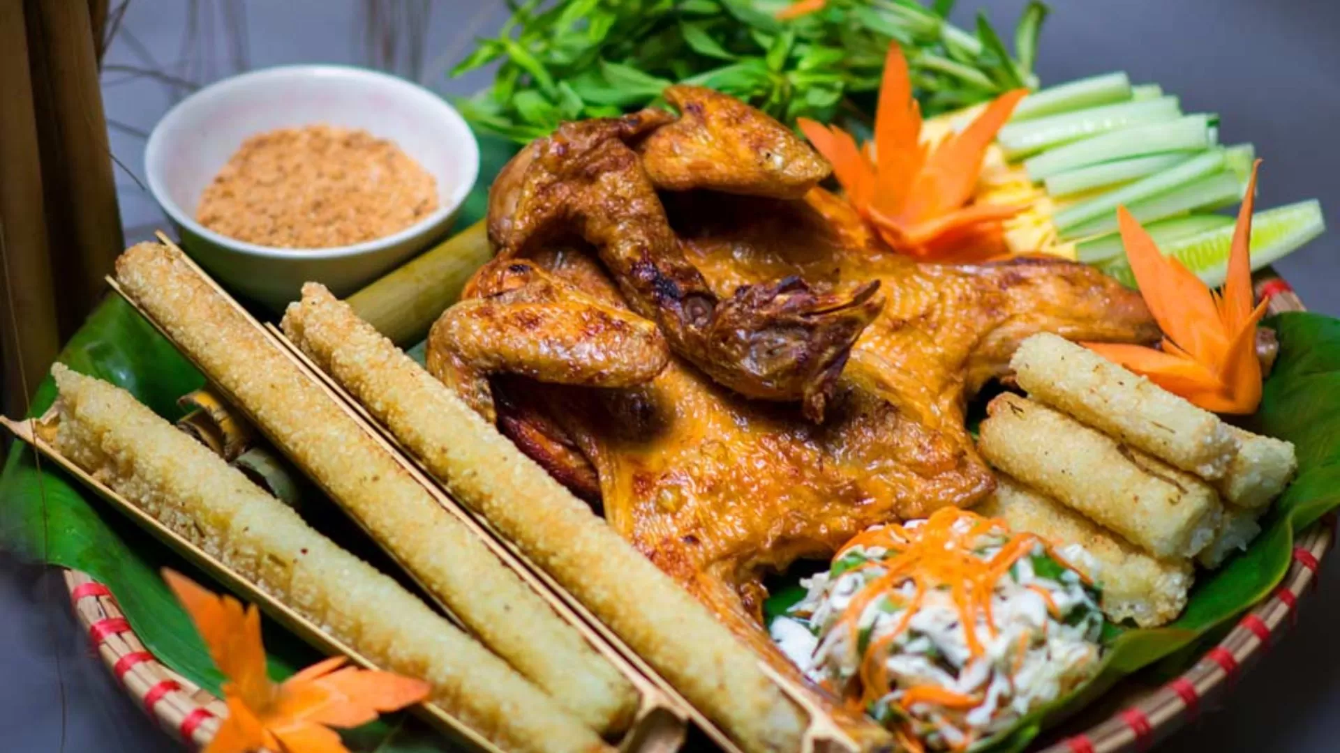 Riz gluant dans un bambou